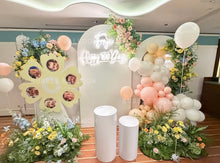 Load image into Gallery viewer, 【全場焦點】360度自動旋轉小雛菊相片板 x 霓虹燈百日宴佈置套裝