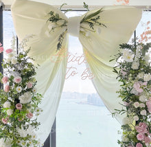 Load image into Gallery viewer, 【求婚/Bridal Shower首選】 奢華唯美巨大蝴蝶結窗台花藝佈置套裝 (連 "Bride to Be" LED燈)