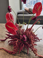 Load image into Gallery viewer, Carlyle &amp; Co. 紅掌與酒紅花穗花藝近鏡，呈現花瓣及花材質感