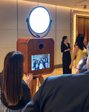 Load image into Gallery viewer, JW Marriott 晚宴復古木系 Photo Booth 正面，賓客使用觸控屏幕選相