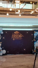 Load image into Gallery viewer, 荃灣如心酒店畢業派對星夜合照背景及兩側氣球，現場影片畫面