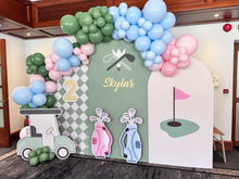 Load image into Gallery viewer, 香港高爾夫球會 Skylar 兩歲生日高爾夫球主背景，鼠尾草綠格紋配粉彩氣球、球車及球袋造型