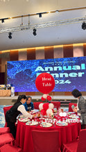Load image into Gallery viewer, WM Hotel 年會紅白氣球枱面擺設，Head Table 字樣及 Bubble Balloon 標誌